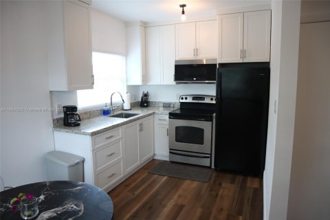 Appartement à louer à Miami, Floride: 2 chambres, 69.68 m2 № 1944040 - photo 1