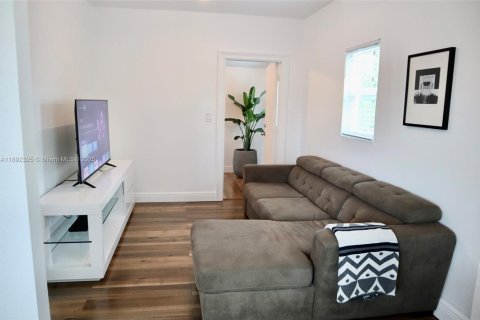 Appartement à louer à Miami, Floride: 2 chambres, 69.68 m2 № 1944040 - photo 2