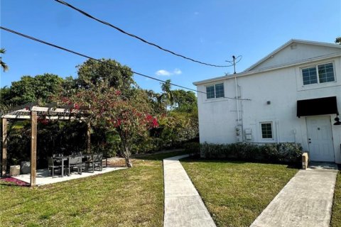 Apartamento en alquiler en Miami, Florida, 2 dormitorios, 69.68 m2 № 1944040 - foto 13