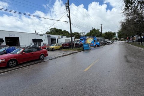 Купить коммерческую недвижимость в Норт-Майами-Бич, Флорида № 2044765 - фото 3