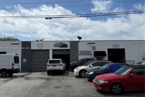 Купить коммерческую недвижимость в Норт-Майами-Бич, Флорида № 2044765 - фото 6