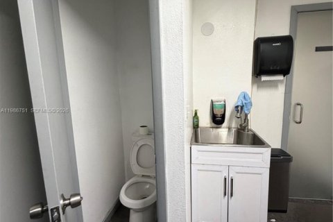 Купить коммерческую недвижимость в Норт-Майами-Бич, Флорида № 2044765 - фото 27