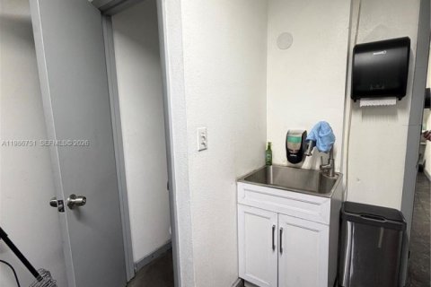 Купить коммерческую недвижимость в Норт-Майами-Бич, Флорида № 2044765 - фото 26