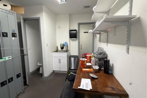 Купить коммерческую недвижимость в Норт-Майами-Бич, Флорида № 2044765 - фото 29