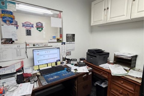 Купить коммерческую недвижимость в Норт-Майами-Бич, Флорида № 2044765 - фото 14