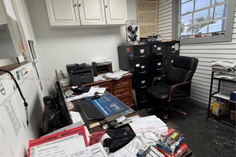 Купить коммерческую недвижимость в Норт-Майами-Бич, Флорида № 2044765 - фото 17