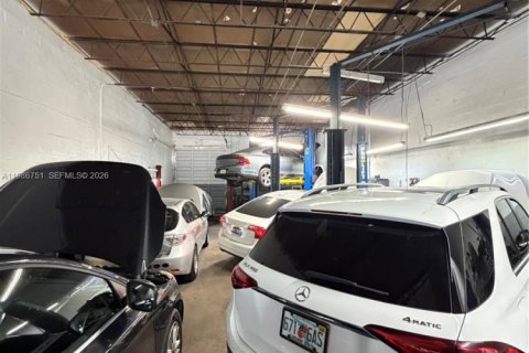 Commercial property in North Miami Beach, Florida № 2044765