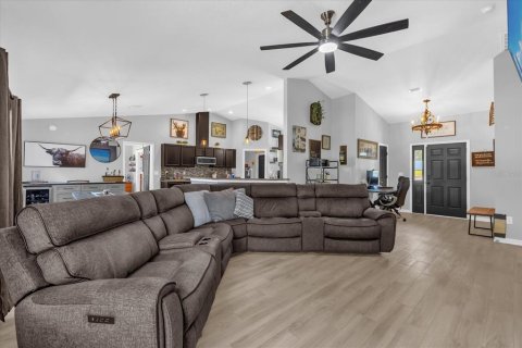 House in Lady Lake, Florida 3 bedrooms, 147.99 sq.m. № 1649749 - photo 9