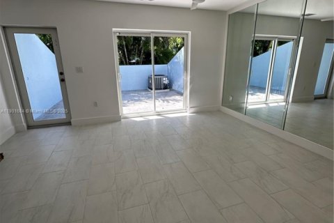 Touwnhouse à louer à Key Biscayne, Floride: 2 chambres, 81.29 m2 № 1955489 - photo 9