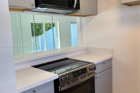 Touwnhouse à louer à Key Biscayne, Floride: 2 chambres, 81.29 m2 № 1955489 - photo 7