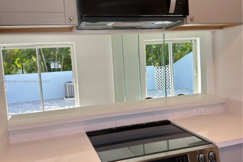 Touwnhouse à louer à Key Biscayne, Floride: 2 chambres, 81.29 m2 № 1955489 - photo 5