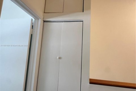 Touwnhouse à louer à Key Biscayne, Floride: 2 chambres, 81.29 m2 № 1955489 - photo 28