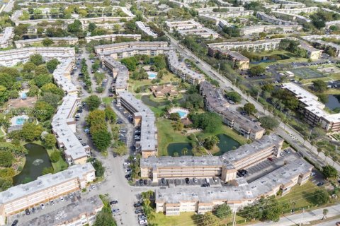 Снять в аренду кондоминиум в Лодердейл-Лейкс, Флорида 1 спальня, 63.55м2, № 2080651 - фото 18