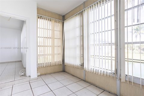 Снять в аренду кондоминиум в Лодердейл-Лейкс, Флорида 1 спальня, 63.55м2, № 2080651 - фото 14