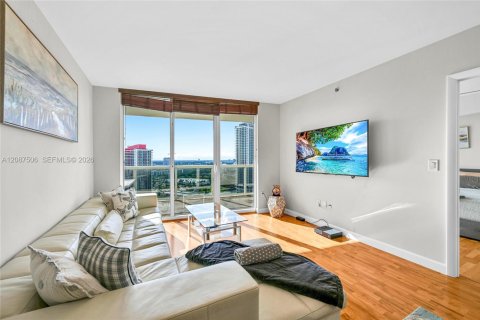 Condo in Hallandale Beach, Florida, 2 bedrooms № 2359523