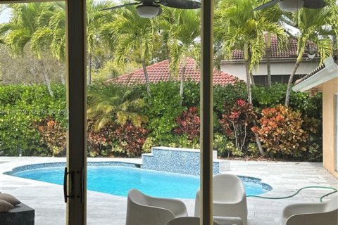 Villa ou maison à vendre à Weston, Floride: 4 chambres № 2044473 - photo 2