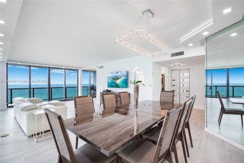 Condo in Surfside, Florida, 2 bedrooms  № 1941874 - photo 4