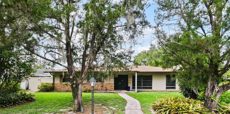 House in Winter Park, Florida 3 bedrooms, 165.83 sq.m. № 1833089