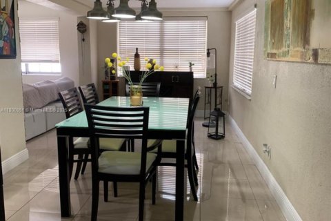 Villa ou maison à vendre à Hollywood, Floride: 3 chambres, 91.04 m2 № 1696468 - photo 5