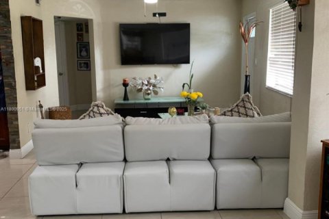 Villa ou maison à vendre à Hollywood, Floride: 3 chambres, 91.04 m2 № 1696468 - photo 4