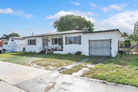 House in Miami, Florida 3 bedrooms, 102.84 sq.m. № 2006666 - photo 5