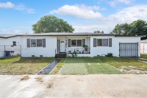 House in Miami, Florida 3 bedrooms, 102.84 sq.m. № 2006666 - photo 3