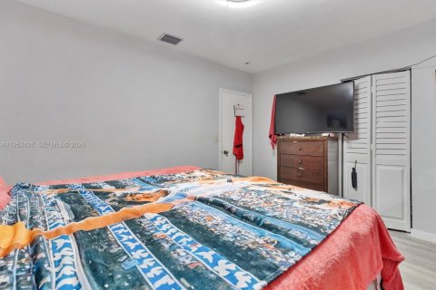 House in Miami, Florida 3 bedrooms, 102.84 sq.m. № 2006666 - photo 24