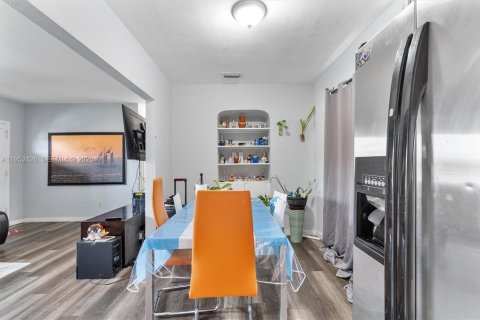 House in Miami, Florida 3 bedrooms, 102.84 sq.m. № 2006666 - photo 17