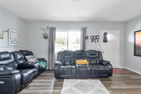 House in Miami, Florida 3 bedrooms, 102.84 sq.m. № 2006666 - photo 18