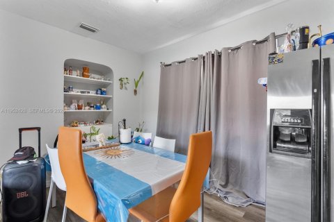 House in Miami, Florida 3 bedrooms, 102.84 sq.m. № 2006666 - photo 10