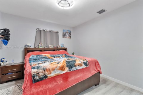 House in Miami, Florida 3 bedrooms, 102.84 sq.m. № 2006666 - photo 22