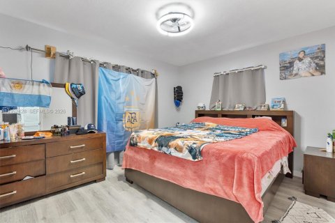 House in Miami, Florida 3 bedrooms, 102.84 sq.m. № 2006666 - photo 21