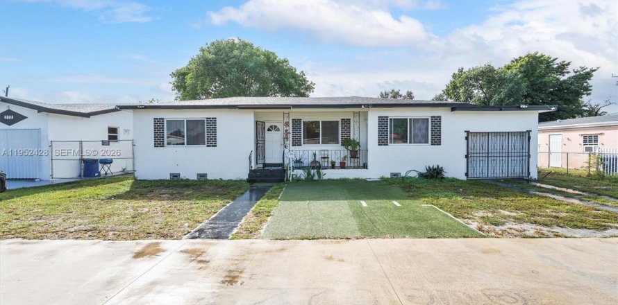 House in Miami, Florida 3 bedrooms, 102.84 sq.m. № 2006666
