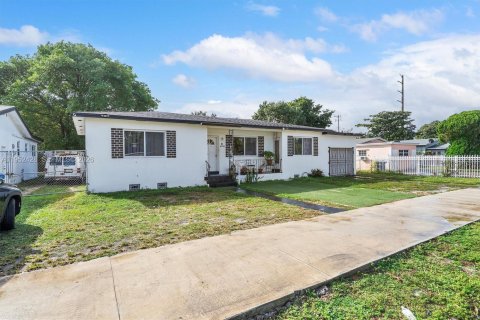 House in Miami, Florida 3 bedrooms, 102.84 sq.m. № 2006666 - photo 2