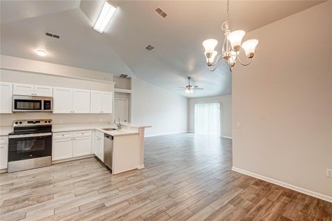 House in Kissimmee, Florida 4 bedrooms, 205.69 sq.m. № 1805335 - photo 9