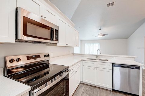 House in Kissimmee, Florida 4 bedrooms, 205.69 sq.m. № 1805335 - photo 12