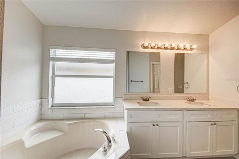 House in Kissimmee, Florida 4 bedrooms, 205.69 sq.m. № 1805335 - photo 19