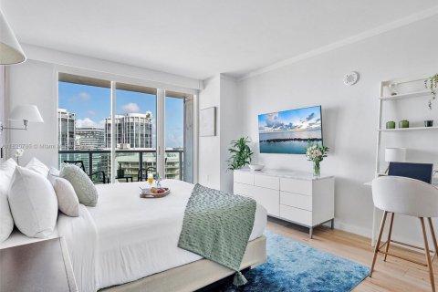 Condo in Miami, Florida, 1 bedroom  № 1797047 - photo 16