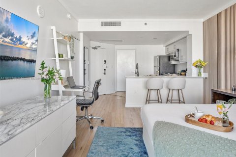Condo in Miami, Florida, 1 bedroom  № 1797047 - photo 18