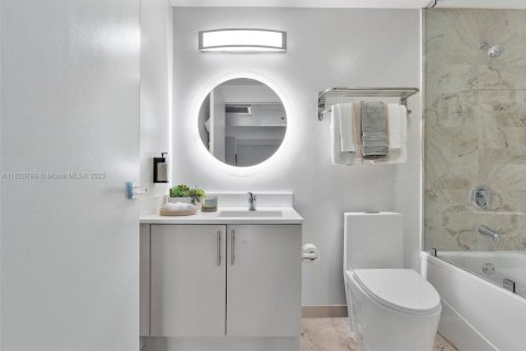 Condo in Miami, Florida, 1 bedroom  № 1797047 - photo 26