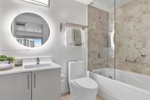 Condo in Miami, Florida, 1 bedroom  № 1797047 - photo 25