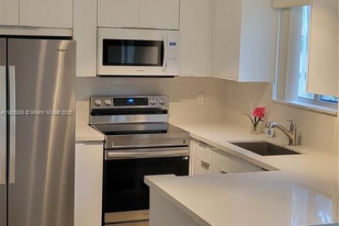 Condo in Pembroke Pines, Florida, 3 bedrooms № 2076791 - photo 2
