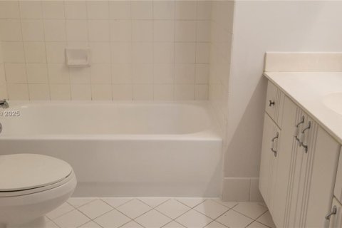 Condo in Pembroke Pines, Florida, 3 bedrooms № 2076791 - photo 25