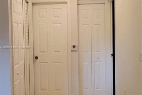 Condo in Pembroke Pines, Florida, 3 bedrooms № 2076791 - photo 14