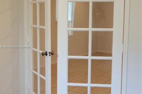 Condo in Pembroke Pines, Florida, 3 bedrooms № 2076791 - photo 10