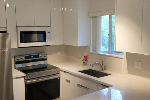 Condo in Pembroke Pines, Florida, 3 bedrooms № 2076791 - photo 4
