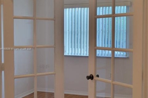 Condo in Pembroke Pines, Florida, 3 bedrooms № 2076791 - photo 12