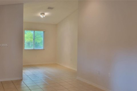 Condo in Pembroke Pines, Florida, 3 bedrooms № 2076791 - photo 8