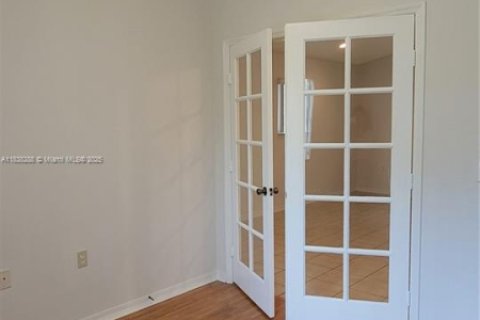 Condo in Pembroke Pines, Florida, 3 bedrooms № 2076791 - photo 11
