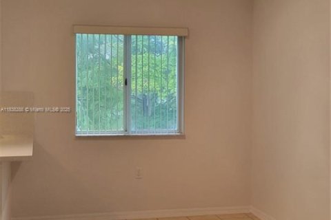 Condo in Pembroke Pines, Florida, 3 bedrooms № 2076791 - photo 7